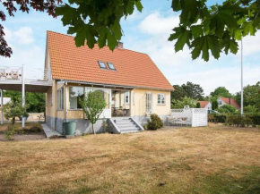 Relaxing Holiday Home in Ebeltoft with Terrace, Ebeltoft